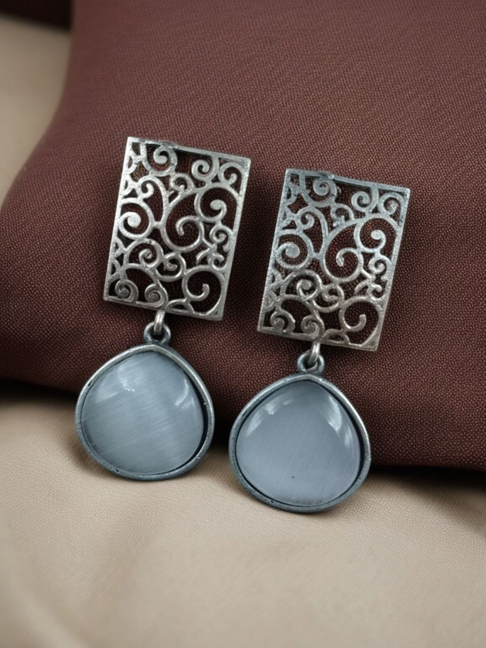 Handcrafted Floral Art Earrings with Monalisa Stone – Oxidized Silver Dangler Jewelry for Women.