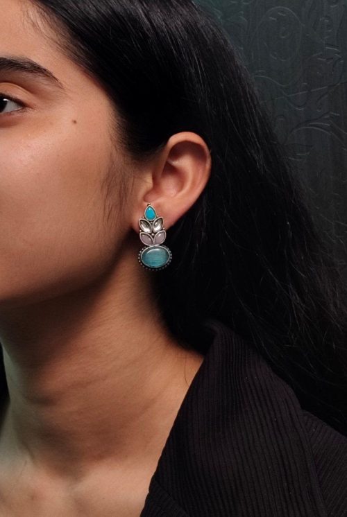 Oxidised stud earrings with Monalisa stone