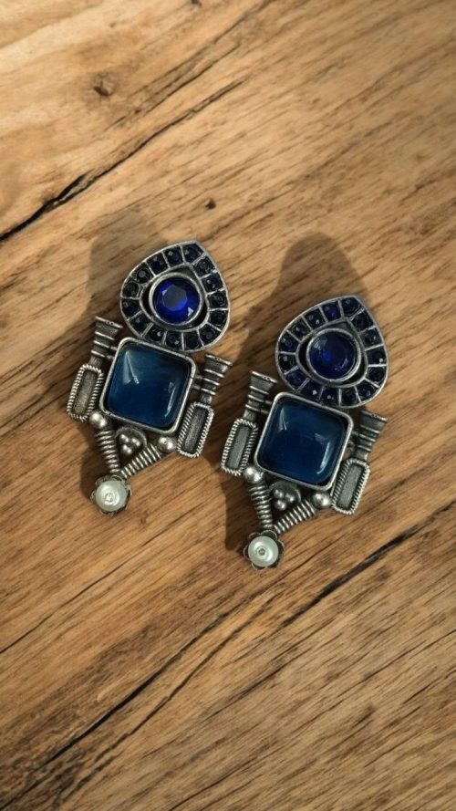 Western style earrings with pearl and Monalisa stone