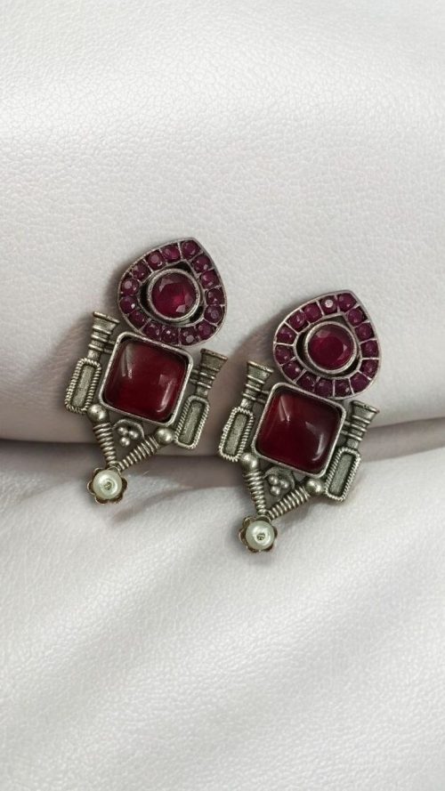 Western style earrings with pearl and Monalisa stone