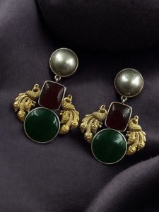 Elegant Peacock-Inspired Two-Tone Brass Earrings with Monalisa Stone – A Contemporary Choice for Every Occasion - Color: ''Red-Green''