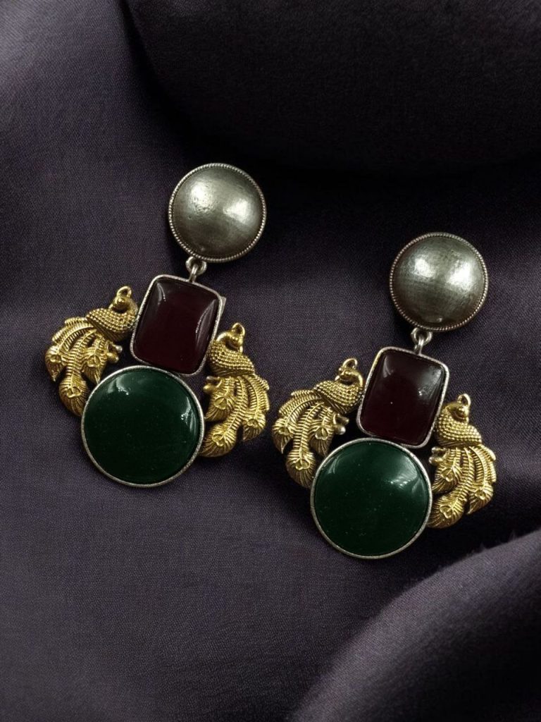 Bulk 402 Elegant Peacock-Inspired Two-Tone Brass Earrings with Monalisa Stone – A Contemporary Choice for Every Occasion - ''Red-Green''