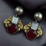 Elegant Peacock-Inspired Two-Tone Brass Earrings with Monalisa Stone – A Contemporary Choice for Every Occasion - ''Grey-Red''