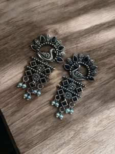 Elegant Brass Peacock Earrings – The Perfect Statement Accessory - COLOR: ''BLACK''