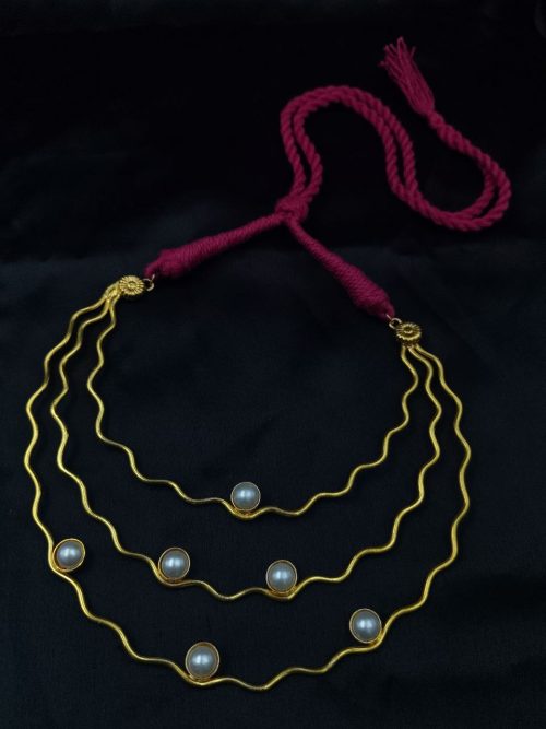 Gold plated vintage look alike stone necklace with adjustable thread