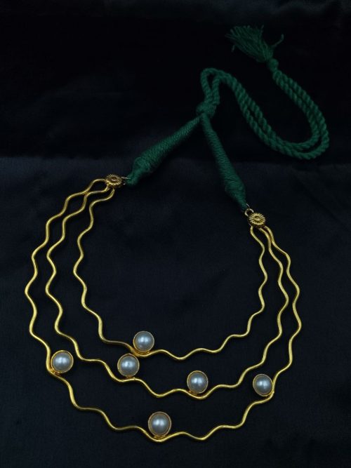 Gold plated vintage look alike stone necklace with adjustable thread