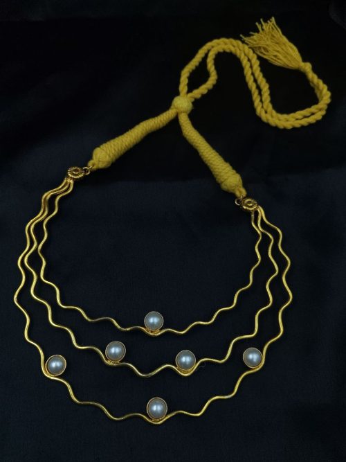 Gold plated vintage look alike stone necklace with adjustable thread