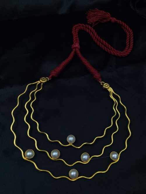 Gold plated vintage look alike stone necklace with adjustable thread
