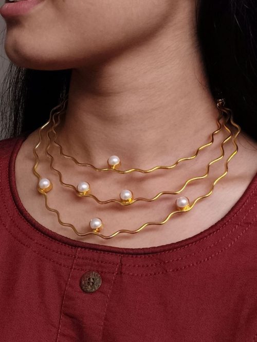 Gold plated vintage look alike stone necklace with adjustable thread