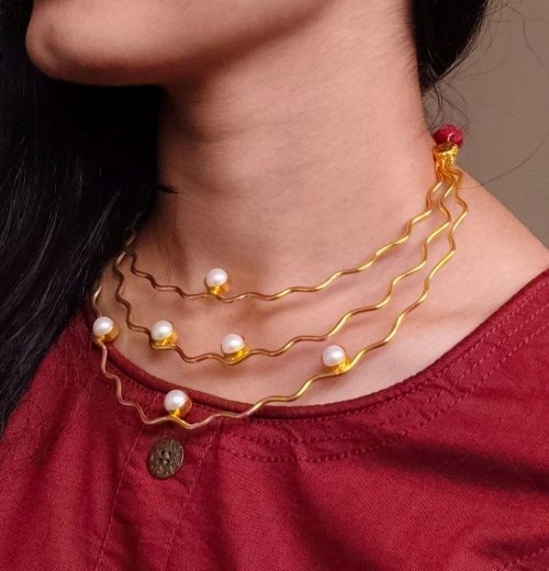 Gold plated vintage look alike stone necklace with adjustable thread