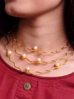 Gold plated vintage look alike stone necklace with adjustable thread
