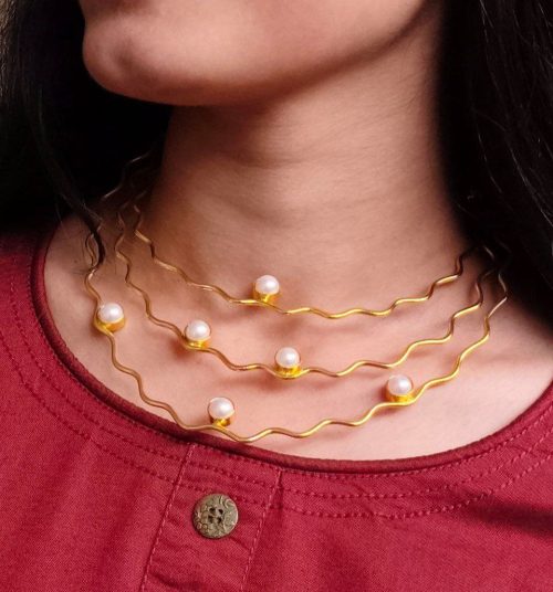Gold plated vintage look alike stone necklace with adjustable thread