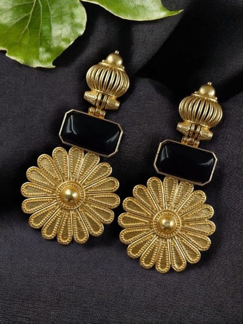 Gold plated flower dangler earrings with Monalisa stone vintage look.