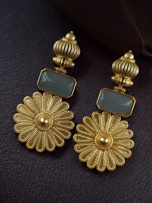 Gold plated flower dangler earrings with Monalisa stone vintage look.