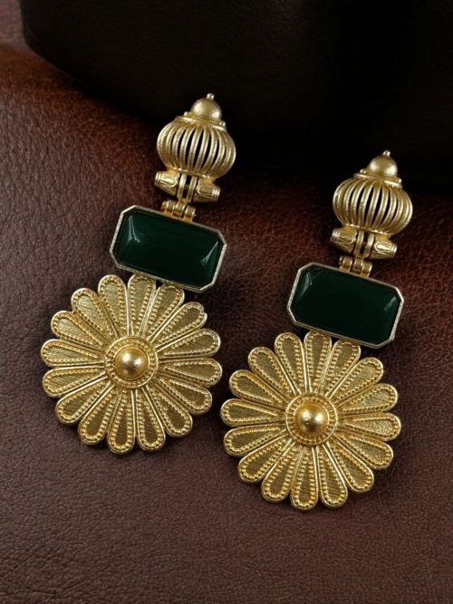 Gold plated flower dangler earrings with Monalisa stone vintage look.