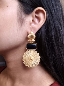 Gold plated flower dangler earrings with Monalisa stone vintage look.