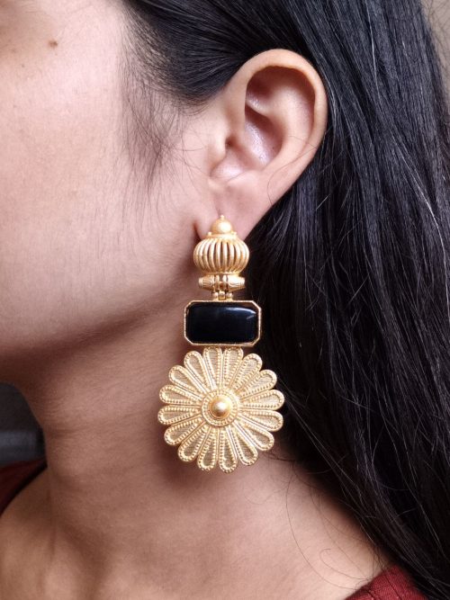 Gold plated flower dangler earrings with Monalisa stone vintage look.