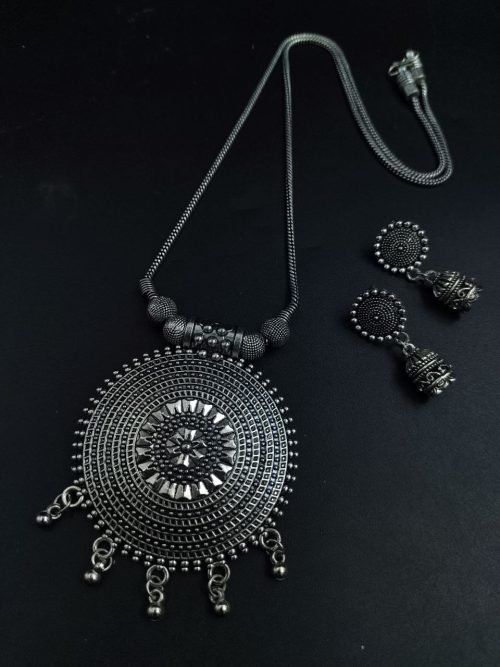 German silver round shape chain pendant necklace set.