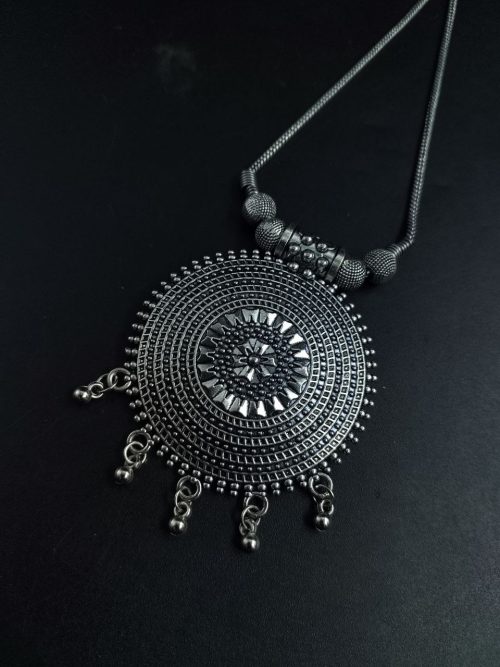 German silver round shape chain pendant necklace set.