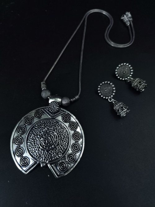 German silver round shape necklace set with stylish chain pendant