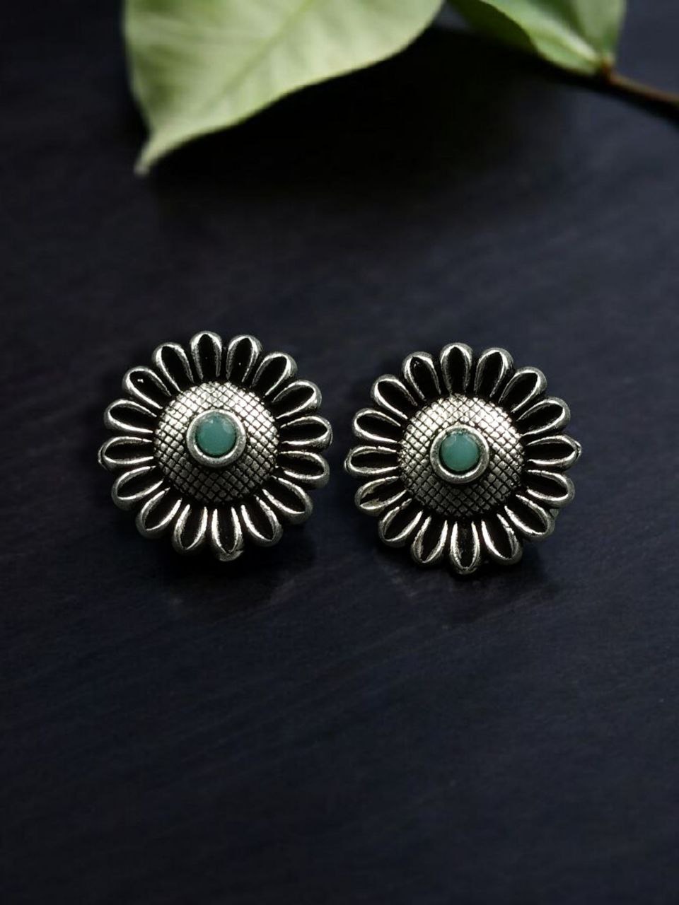 Vintage Look Flower Design Toe Ring | Oxidized Silver Replica Stone Work Best Jewelry for Women 3 Oxidized silver floral toe ring with stone work and vintage look design