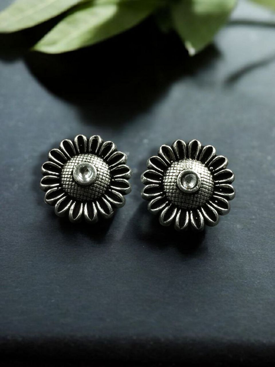 Vintage Look Flower Design Toe Ring | Oxidized Silver Replica Stone Work Best Jewelry for Women 2 Oxidized silver floral toe ring with stone work and vintage look design