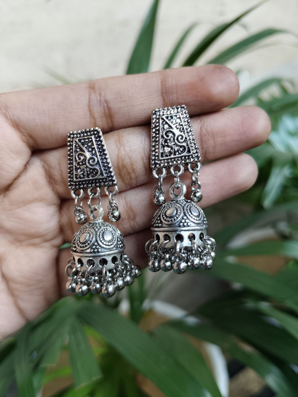 Floral Art Jhumka Earrings With Elegant Ghungroo Detailing 1 Floral Art Jhumka Earrings With Elegant Ghungroo Detailing