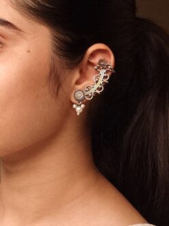 Silver replica earcuff with pearl detailing