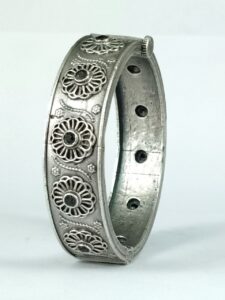 Stylish Traditional Flower Kada | Silver Plated Openable Ethnic Bangle - color: "Black"