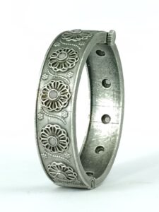 Stylish Traditional Flower Kada | Silver Plated Openable Ethnic Bangle - color: "Baby Pink"