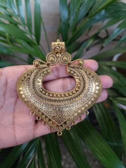 Gold Plated Floral Art Pendant with Unique Design for Stylish Jewelry Making Crafts