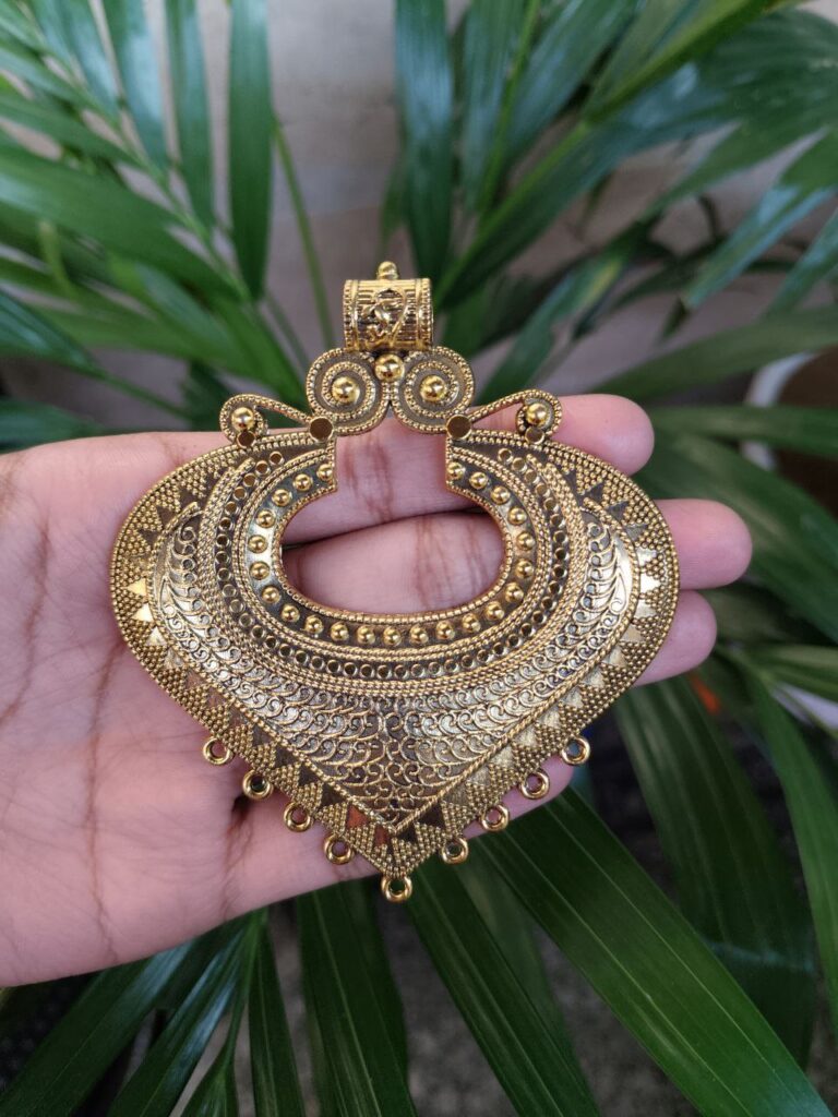 Gold Plated Floral Art Pendant with Unique Design for Stylish Jewelry Making Crafts