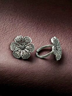 Oxidized silver plated handcrafted floral design toe ring