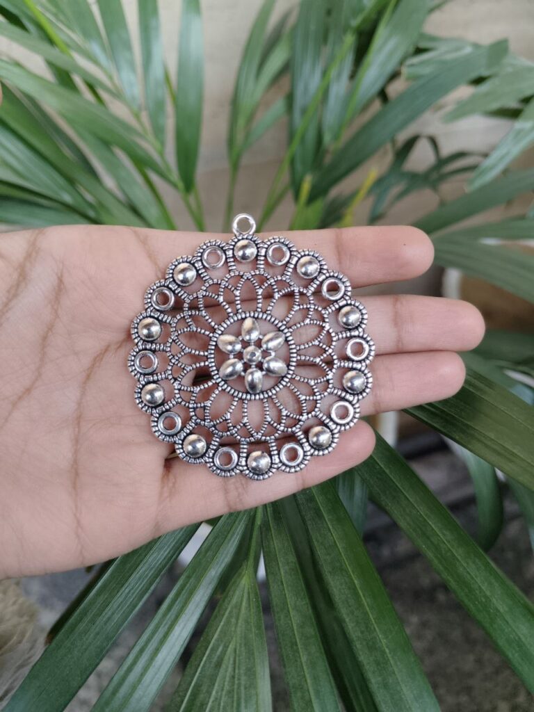 Silver Plated Flower Design Pendant Raw Material for Premium Jewelry Making Crafts