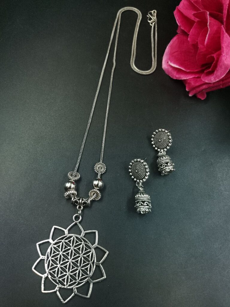 Flower Design German Silver Chain Pendant Necklace Set for Women