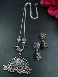 Antique Design Silver Plated Chain Pendant with Elegant Pearl Work Ethnic Jewelry