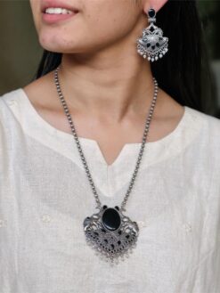 Traditional elephant design necklace set with Monalisa stone and pearl work