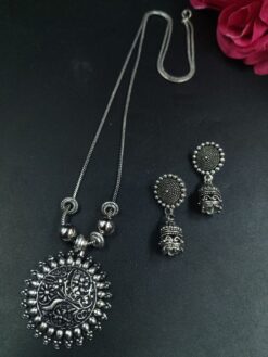 Floral Art Chain Pendant Necklace for Women with Stylish Traditional Ethnic Design