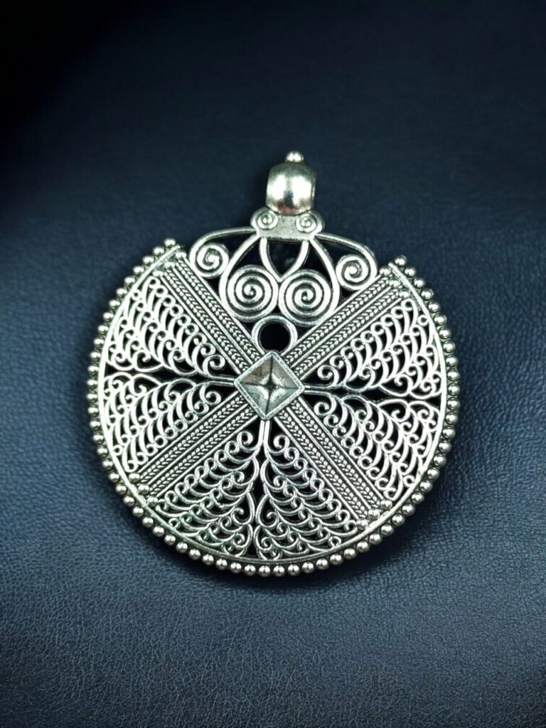 Floral Art Round Pendant German Silver DIY Jewelry Raw Material for Handmade Craft Necklace Making