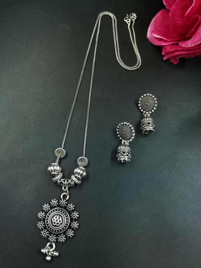 Flower Design German Silver Chain Pendant Necklace for Women