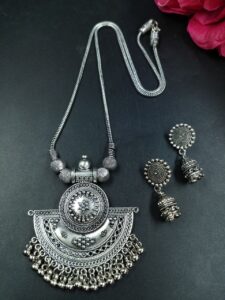 Traditional Art Silver Plated Oxidized Jewelry Necklace with Elegant Pearl Work Design Ethnic