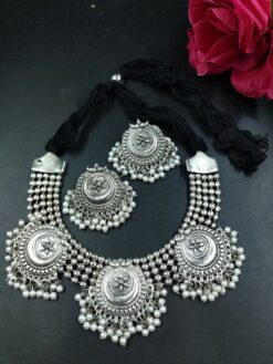 Elegant Flower Design Silver Plated Thread Necklace with Beautiful Pearl Work Jewelry