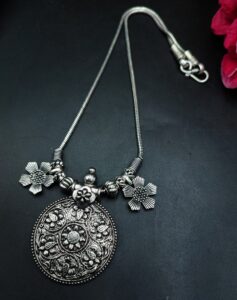 Round Shape Floral Art Silver Plated Chain Necklace with Elegant Traditional Design