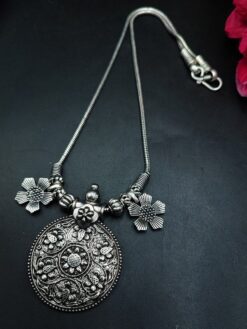 Round Shape Floral Art Silver Plated Chain Necklace with Elegant Traditional Design