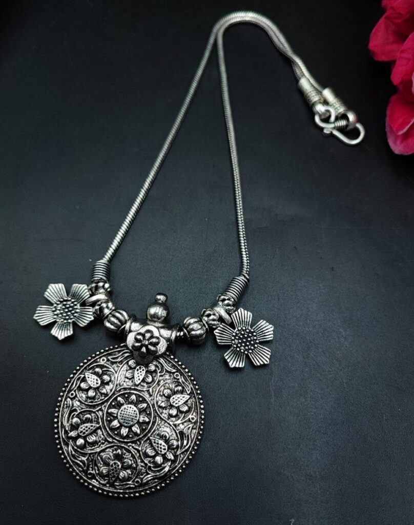 Round Shape Floral Art Silver Plated Chain Necklace with Elegant Traditional Design