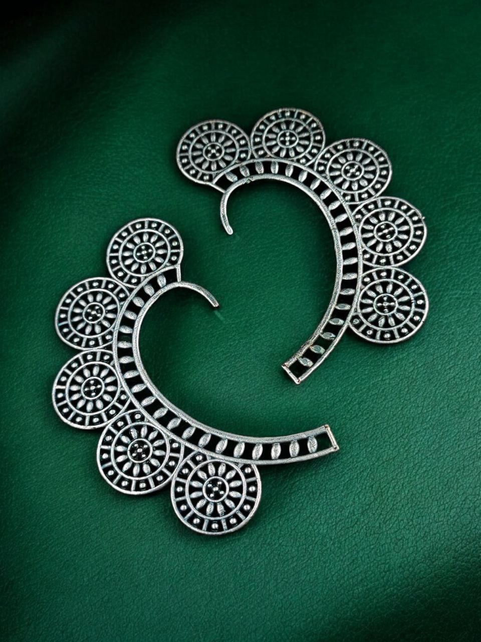 Beautiful Circle Earcuff | Oxidized Silver Replica Non-Piercing Statement Jewelry 4 Beautiful circle oxidized silver replica non-piercing earcuff