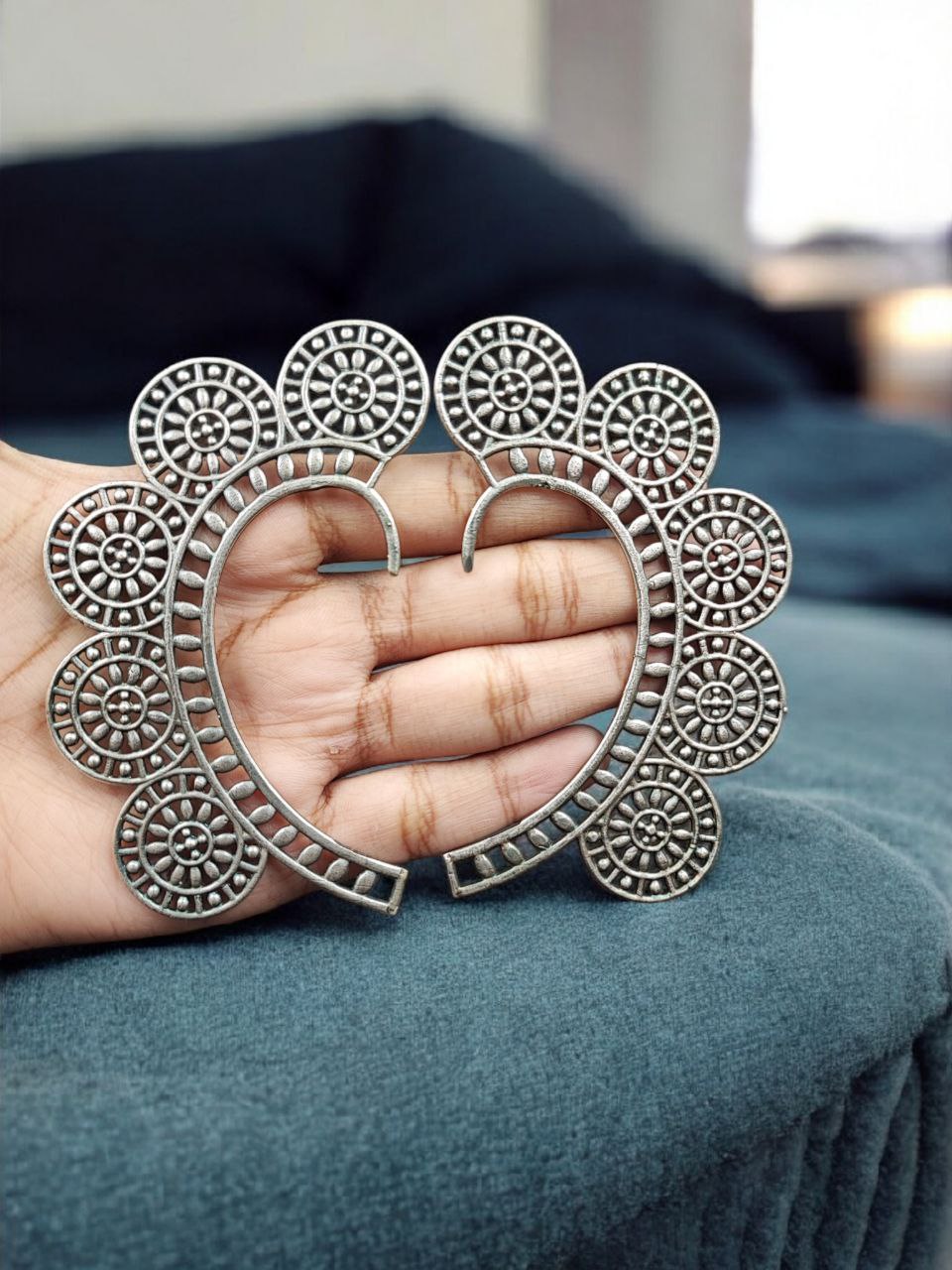 Beautiful Circle Earcuff | Oxidized Silver Replica Non-Piercing Statement Jewelry 2 Beautiful circle oxidized silver replica non-piercing earcuff