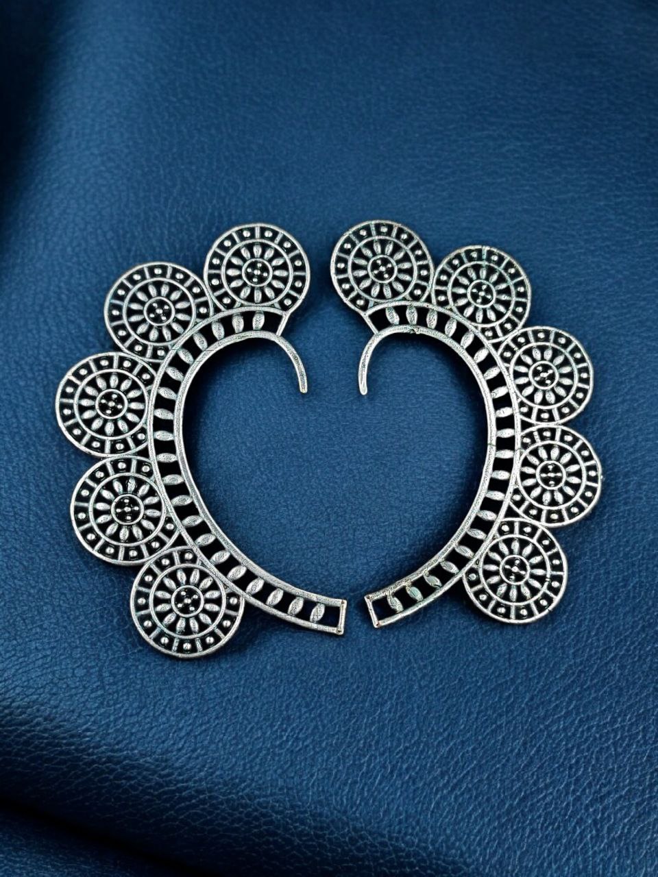 Beautiful Circle Earcuff | Oxidized Silver Replica Non-Piercing Statement Jewelry 3 Beautiful circle oxidized silver replica non-piercing earcuff