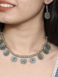 Designer flower charm necklace set with adjustable thread