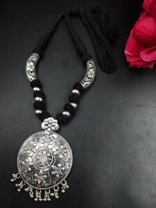 Round Shape Flower Design Silver Plated Thread Necklace with Elegant Pearl Work